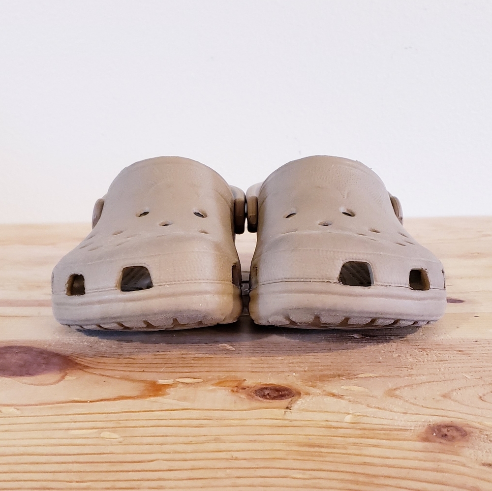 CROCS Clogs Tan Brown Size women's 6-7 men's 4-5 - Picture 2 of 9